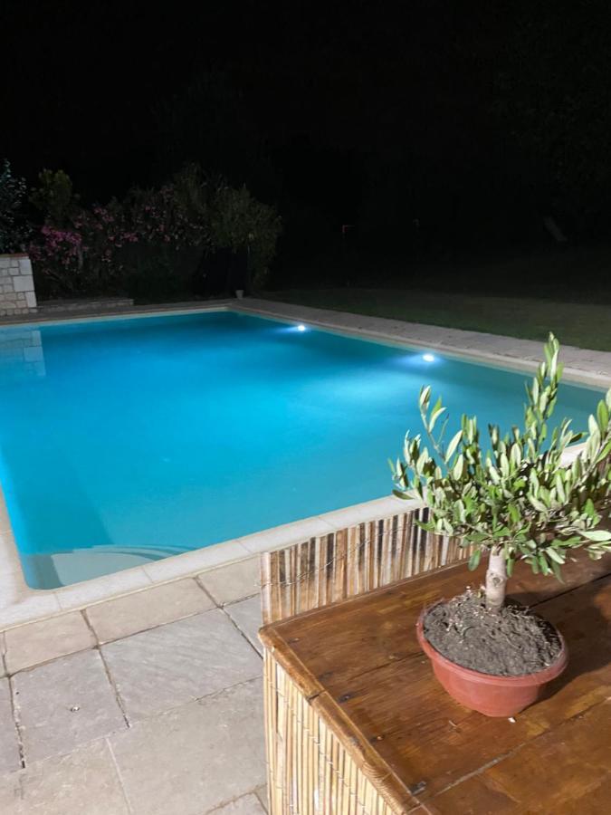 La Bastide Aixoise Avec Piscine Et Jacuzzi Prive Apartment Aix-en-Provence Exterior photo